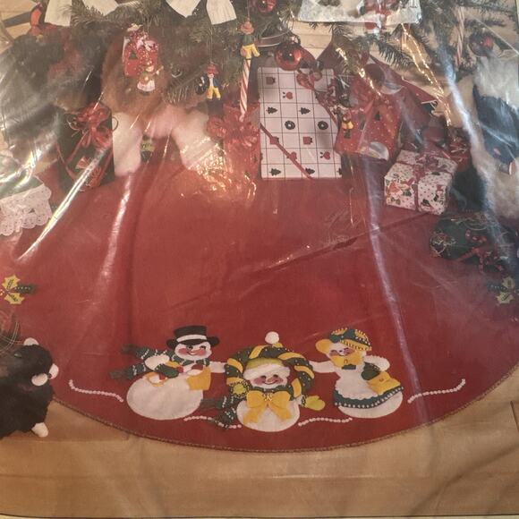 Vintage Hobby Kraft Felt Tree Skirt Kit Snow Family Christmas Tree Skirt 36" - Picture 1 of 7